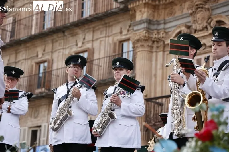 Concierto de Salamanca Band y Cornetas del Regimiento de The Rifles en la Plaza Mayor. Fotos: David Sañudo