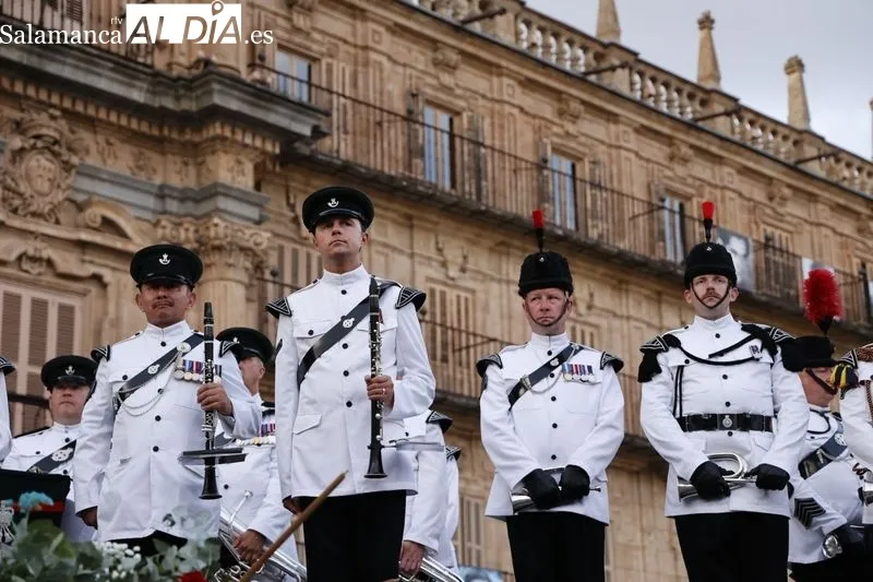 Concierto de Salamanca Band y Cornetas del Regimiento de The Rifles en la Plaza Mayor. Fotos: David Sañudo