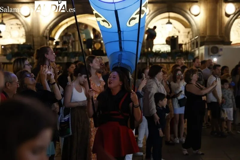 Pasacalles 'Biscornu' de la compañía francesa Picto Facto. Fotos: David Sañudo