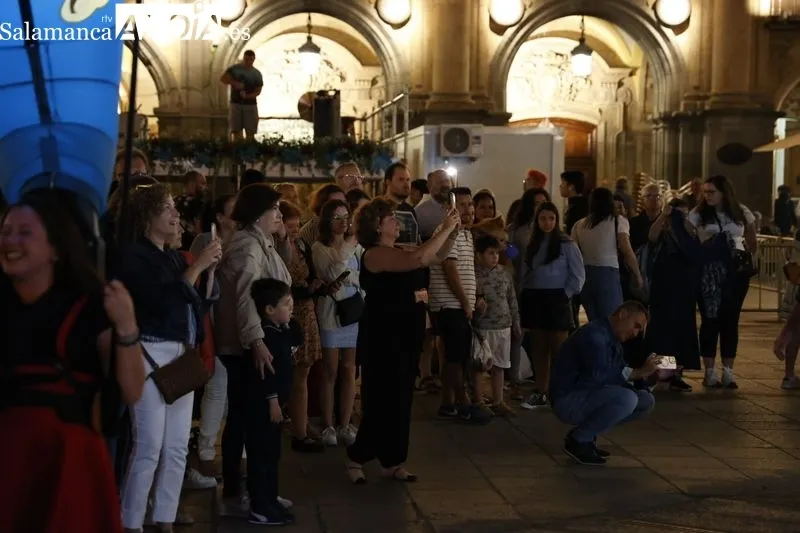 Pasacalles 'Biscornu' de la compañía francesa Picto Facto. Fotos: David Sañudo