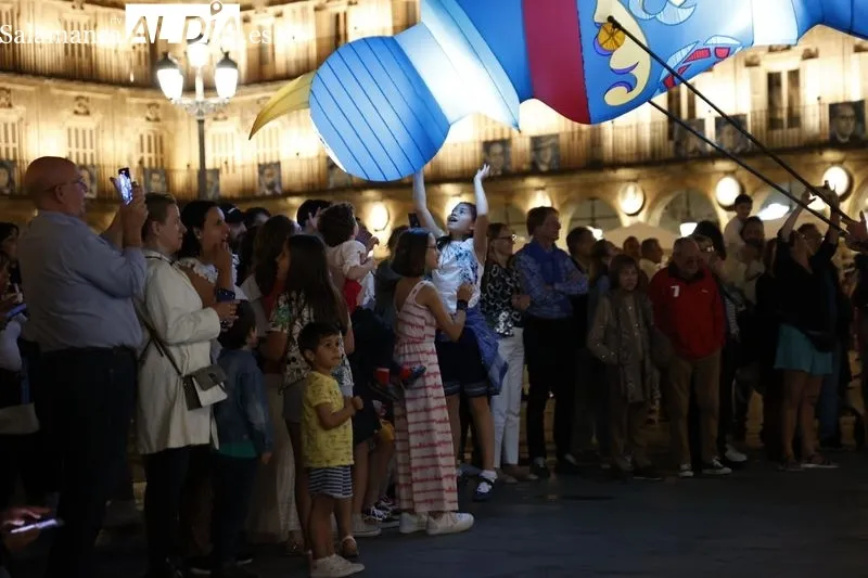 Pasacalles 'Biscornu' de la compañía francesa Picto Facto. Fotos: David Sañudo