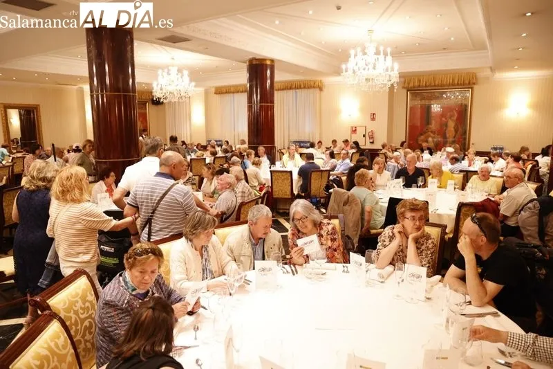 Comida de convivencia en Salamanca de afiliados y trabajadores de la ONCE de Castilla y León. Fotos: David Sañudo
