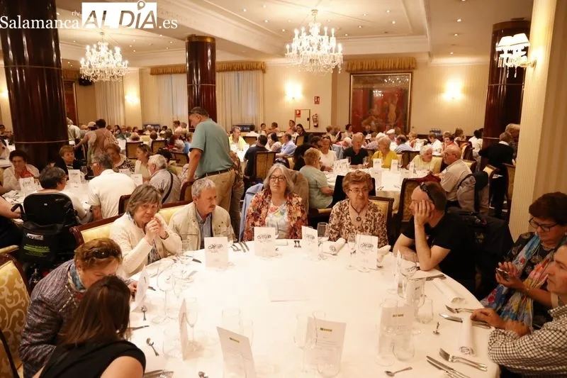 Comida de convivencia en Salamanca de afiliados y trabajadores de la ONCE de Castilla y León. Fotos: David Sañudo