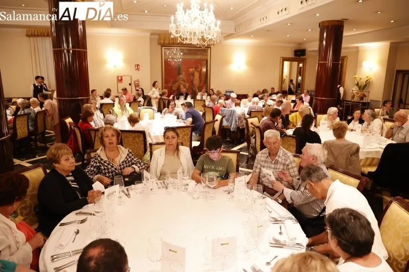 Comida de convivencia en Salamanca de afiliados y trabajadores de la ONCE de Castilla y León. Fotos: David Sañudo