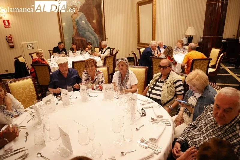Comida de convivencia en Salamanca de afiliados y trabajadores de la ONCE de Castilla y León. Fotos: David Sañudo
