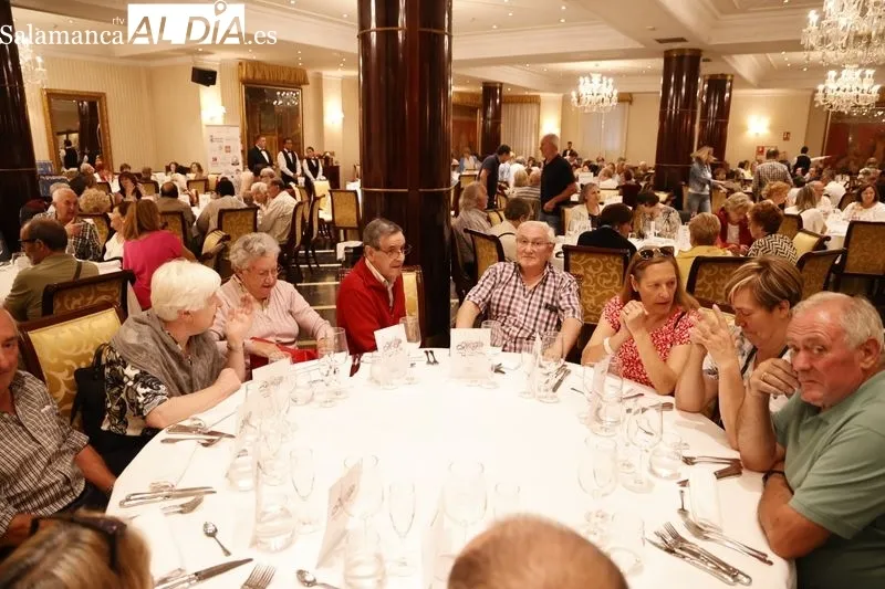 Comida de convivencia en Salamanca de afiliados y trabajadores de la ONCE de Castilla y León. Fotos: David Sañudo