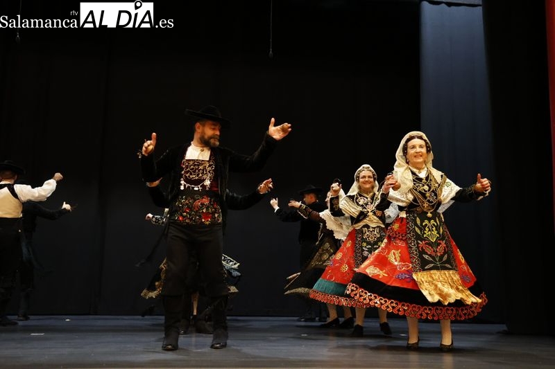 Villares de la Reina disfruta con su XXI Festival de Folclore Federico Lozano