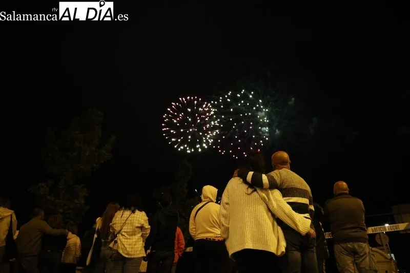 Foto 14 - Los fuegos artificiales ponen el broche de oro a la festividad de San Juan de Sahag&uacute;n