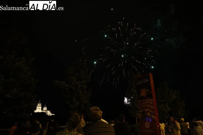 Foto 17 - Los fuegos artificiales ponen el broche de oro a la festividad de San Juan de Sahag&uacute;n