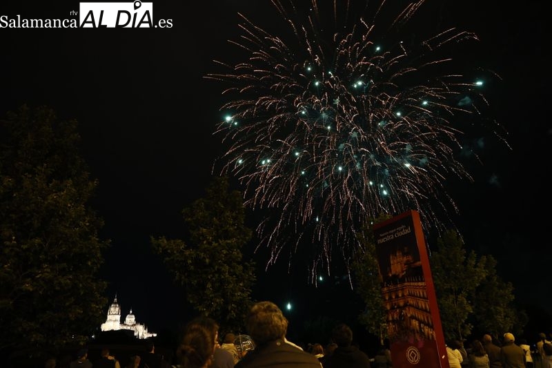 Los fuegos artificiales ponen el broche de oro a la festividad de San Juan de Sahagún