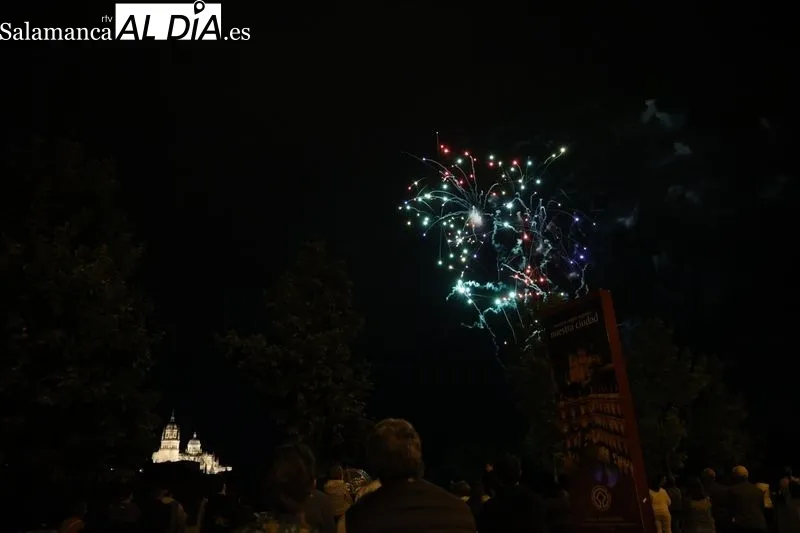 Foto 19 - Los fuegos artificiales ponen el broche de oro a la festividad de San Juan de Sahag&uacute;n