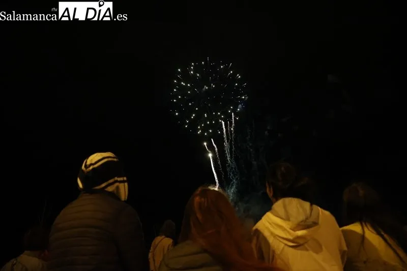 Foto 25 - Los fuegos artificiales ponen el broche de oro a la festividad de San Juan de Sahag&uacute;n