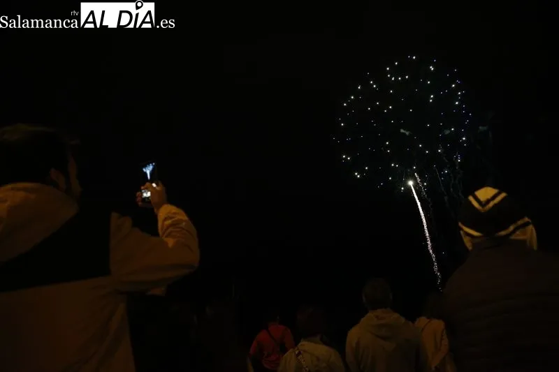 Foto 26 - Los fuegos artificiales ponen el broche de oro a la festividad de San Juan de Sahag&uacute;n