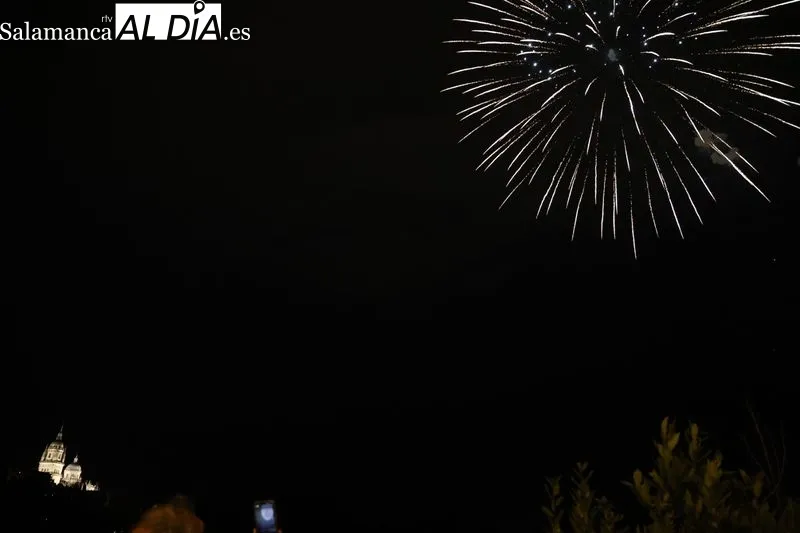 Foto 27 - Los fuegos artificiales ponen el broche de oro a la festividad de San Juan de Sahag&uacute;n
