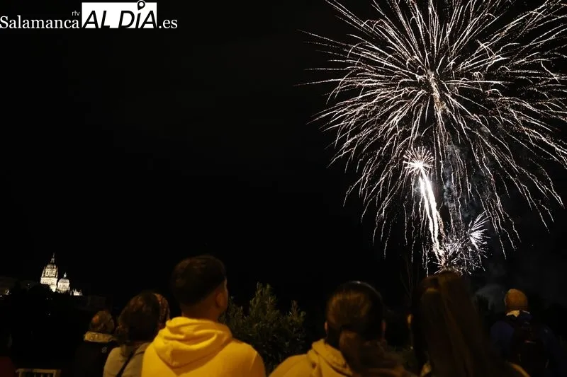 Foto 29 - Los fuegos artificiales ponen el broche de oro a la festividad de San Juan de Sahag&uacute;n