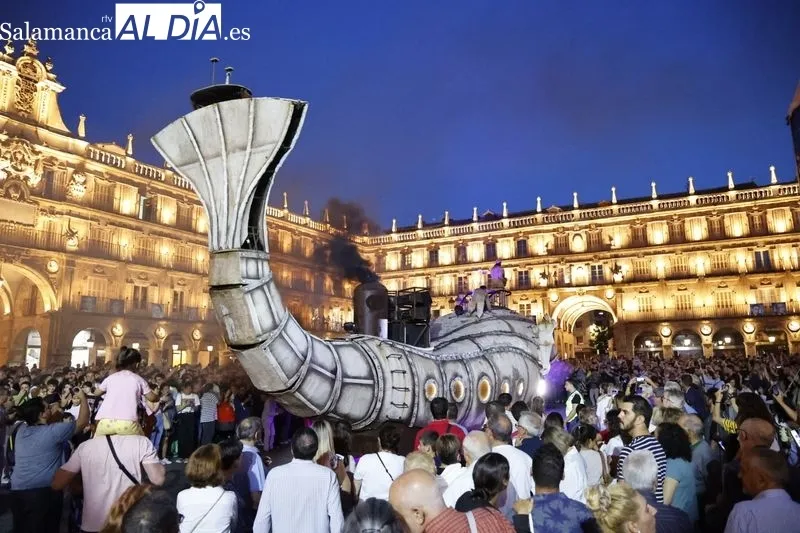 Espectáculo 'The Whale Street' en la Plaza Mayor de Salamanca. Fotos: David Sañudo
