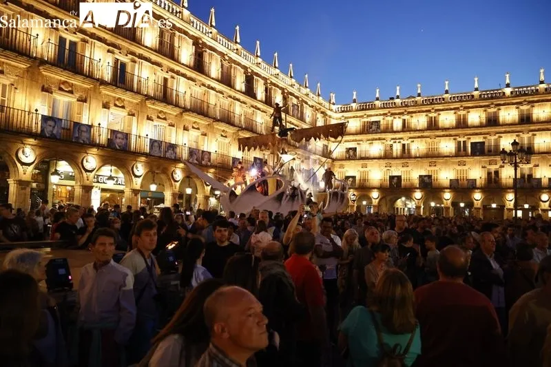 Espectáculo 'The Whale Street' en la Plaza Mayor de Salamanca. Fotos: David Sañudo