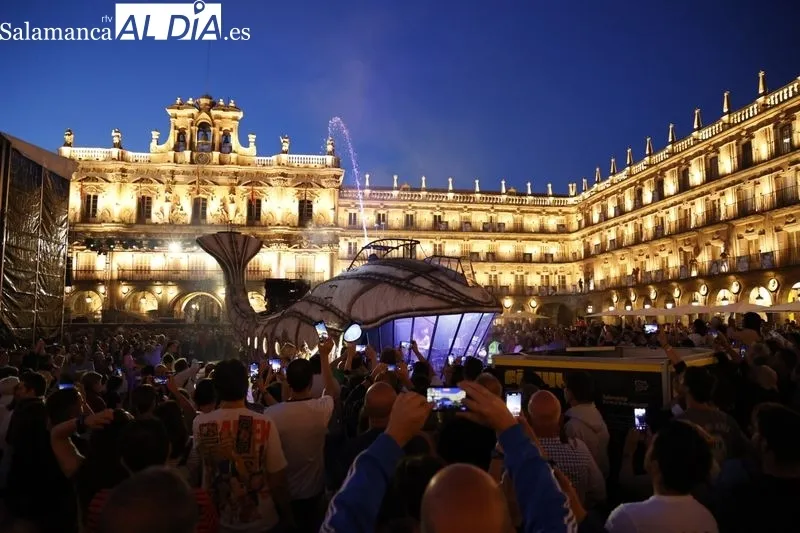 Espectáculo 'The Whale Street' en la Plaza Mayor de Salamanca. Fotos: David Sañudo