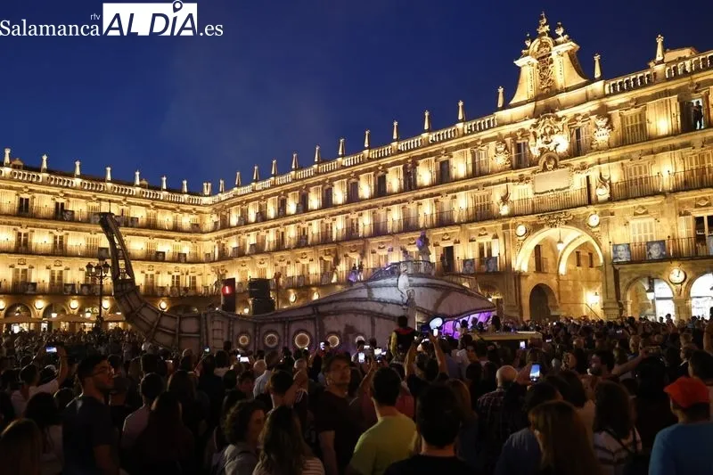 Espectáculo 'The Whale Street' en la Plaza Mayor de Salamanca. Fotos: David Sañudo