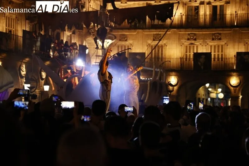 Espectáculo 'The Whale Street' en la Plaza Mayor de Salamanca. Fotos: David Sañudo