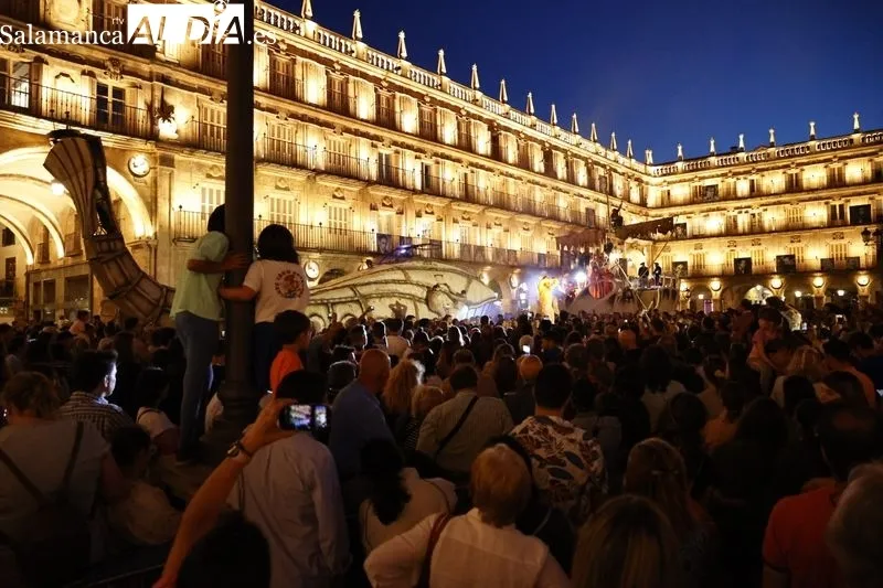 Espectáculo 'The Whale Street' en la Plaza Mayor de Salamanca. Fotos: David Sañudo