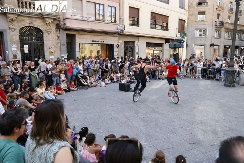 Foto 18 - Diametro 13 divierte a los m&aacute;s peque&ntilde;os en la plaza del Liceo