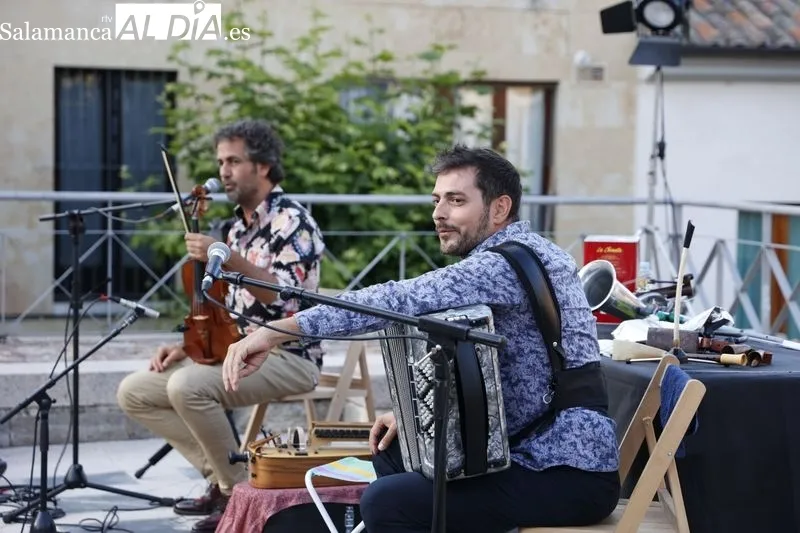 Foto 8 - Gran tarde de m&uacute;sica en la Cueva de Salamanca con el concierto de Fet&eacute;n Fet&eacute;n 