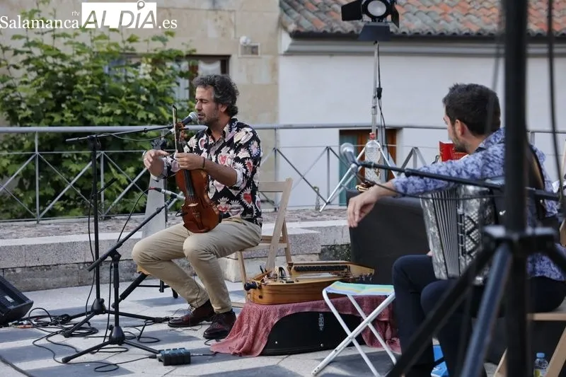 Foto 11 - Gran tarde de m&uacute;sica en la Cueva de Salamanca con el concierto de Fet&eacute;n Fet&eacute;n 