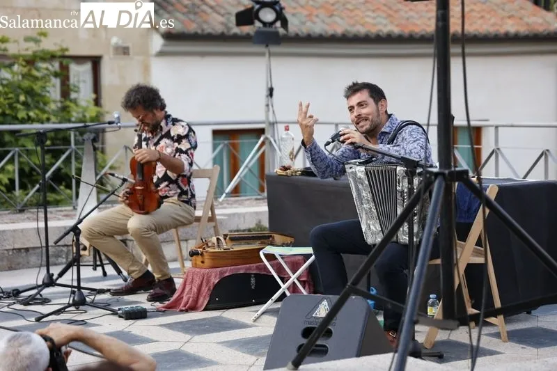 Foto 14 - Gran tarde de m&uacute;sica en la Cueva de Salamanca con el concierto de Fet&eacute;n Fet&eacute;n 
