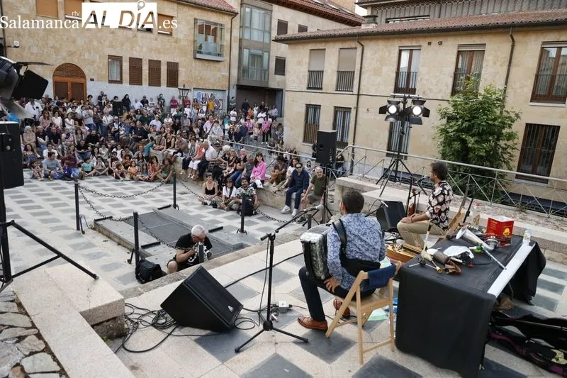 Foto 18 - Gran tarde de m&uacute;sica en la Cueva de Salamanca con el concierto de Fet&eacute;n Fet&eacute;n 
