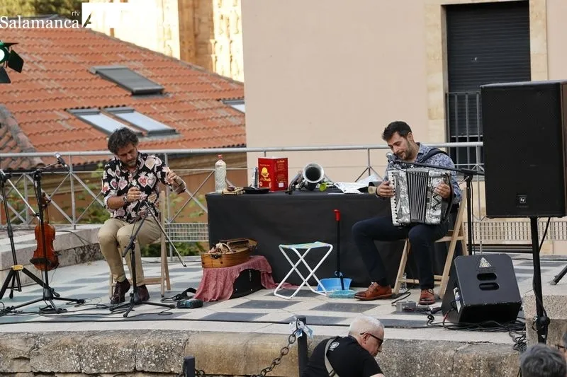 Foto 20 - Gran tarde de m&uacute;sica en la Cueva de Salamanca con el concierto de Fet&eacute;n Fet&eacute;n 
