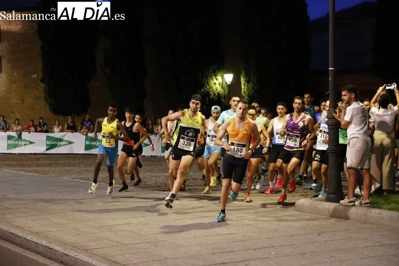 Foto 14 - Las calles de la ciudad disfrutan de la carrera nocturna de Salamanca a Tope