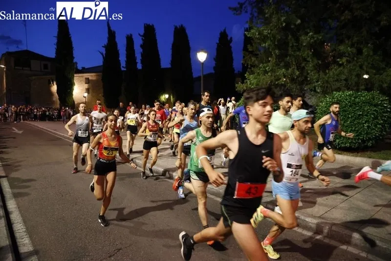 Foto 17 - Las calles de la ciudad disfrutan de la carrera nocturna de Salamanca a Tope