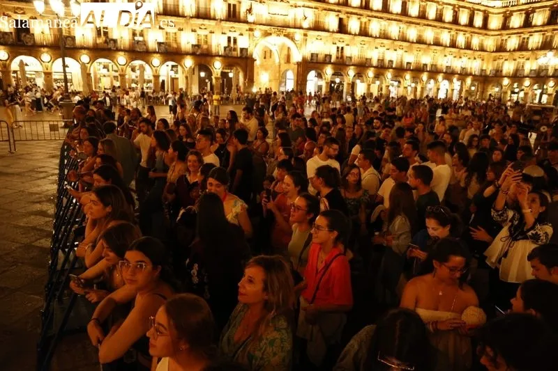 Foto 4 - Sof&iacute;a Ellar hace vibrar a Salamanca con una Plaza Mayor abarrotada