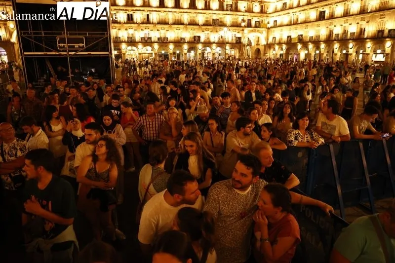 Foto 5 - Sof&iacute;a Ellar hace vibrar a Salamanca con una Plaza Mayor abarrotada