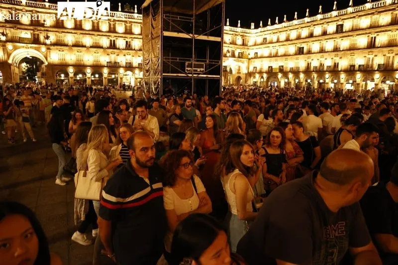 Foto 6 - Sof&iacute;a Ellar hace vibrar a Salamanca con una Plaza Mayor abarrotada