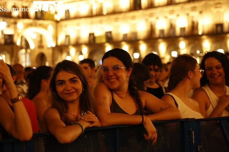Foto 10 - Sof&iacute;a Ellar hace vibrar a Salamanca con una Plaza Mayor abarrotada
