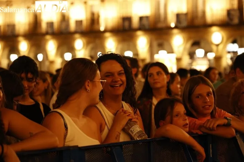 Foto 11 - Sof&iacute;a Ellar hace vibrar a Salamanca con una Plaza Mayor abarrotada