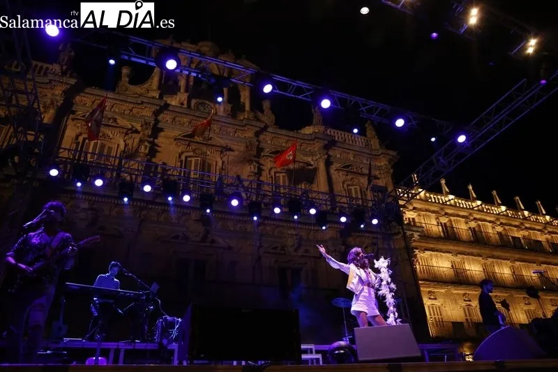 Foto 17 - Sof&iacute;a Ellar hace vibrar a Salamanca con una Plaza Mayor abarrotada