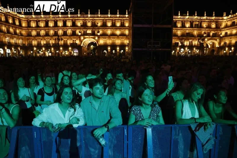 Foto 23 - Sof&iacute;a Ellar hace vibrar a Salamanca con una Plaza Mayor abarrotada