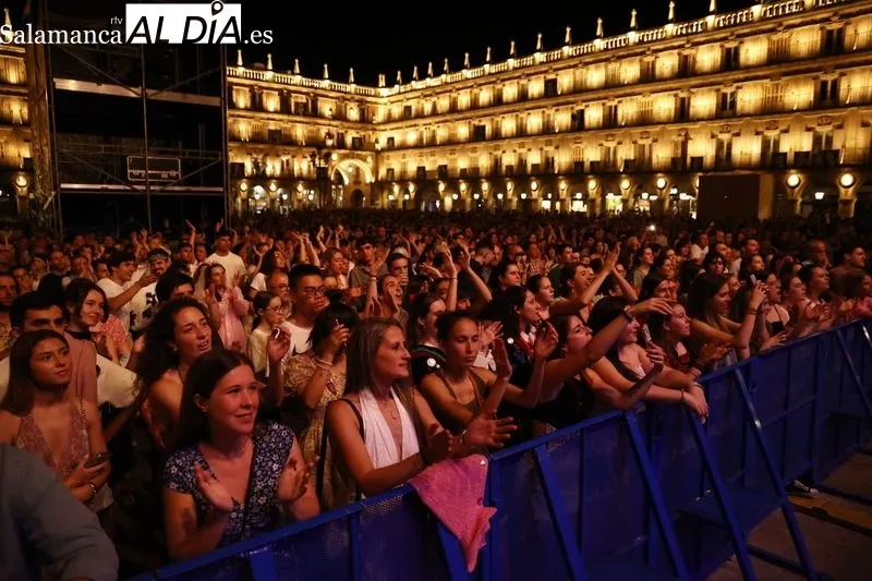Foto 25 - Sof&iacute;a Ellar hace vibrar a Salamanca con una Plaza Mayor abarrotada