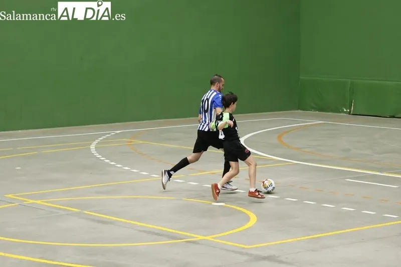 Foto 6 - Mucha calidad en el II Torneo Solidario F&uacute;tbol Sala Llenando Escuela