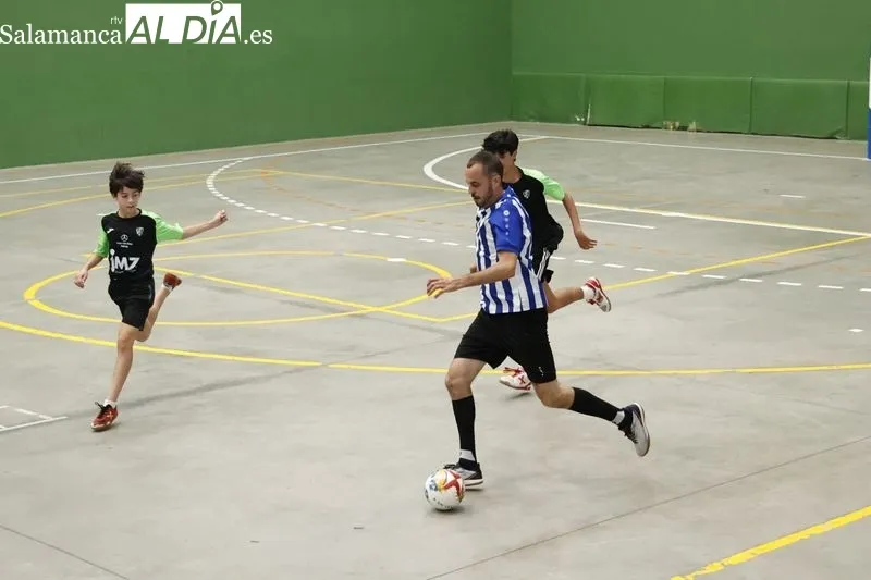 Foto 8 - Mucha calidad en el II Torneo Solidario F&uacute;tbol Sala Llenando Escuela