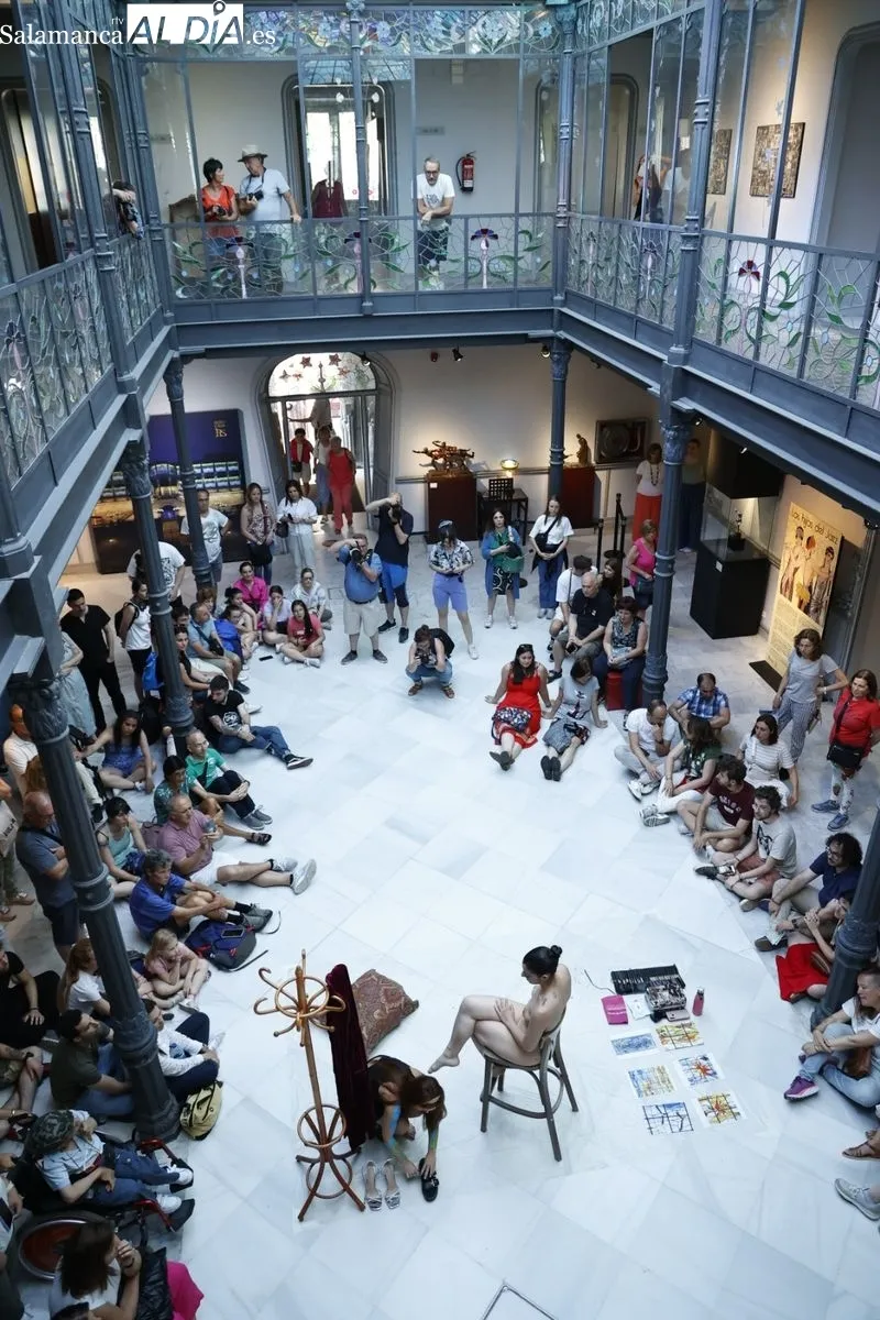 Foto 4 - Una nueva jornada del espect&aacute;culo de pintura corporal y m&uacute;sica en la Casa Lis