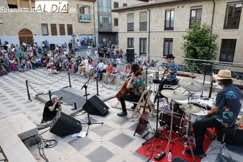 Foto 10 - La m&uacute;sica de Luca Frasca y Marina Sor&iacute;n llega a la Cueva de Salamanca