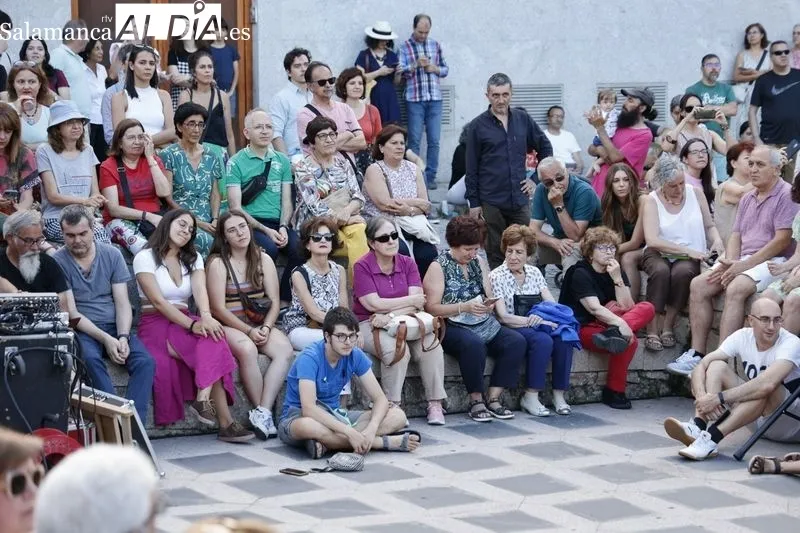 Foto 13 - La m&uacute;sica de Luca Frasca y Marina Sor&iacute;n llega a la Cueva de Salamanca
