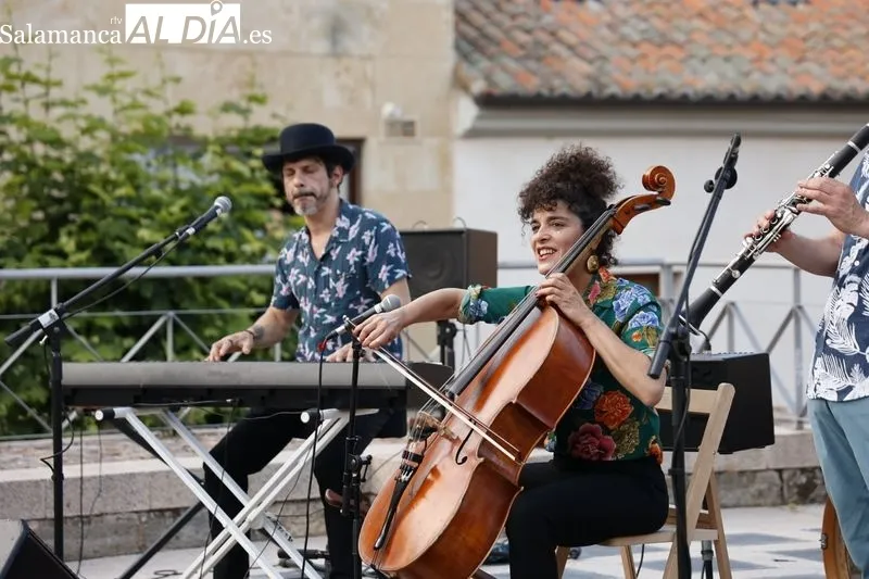 Foto 16 - La m&uacute;sica de Luca Frasca y Marina Sor&iacute;n llega a la Cueva de Salamanca