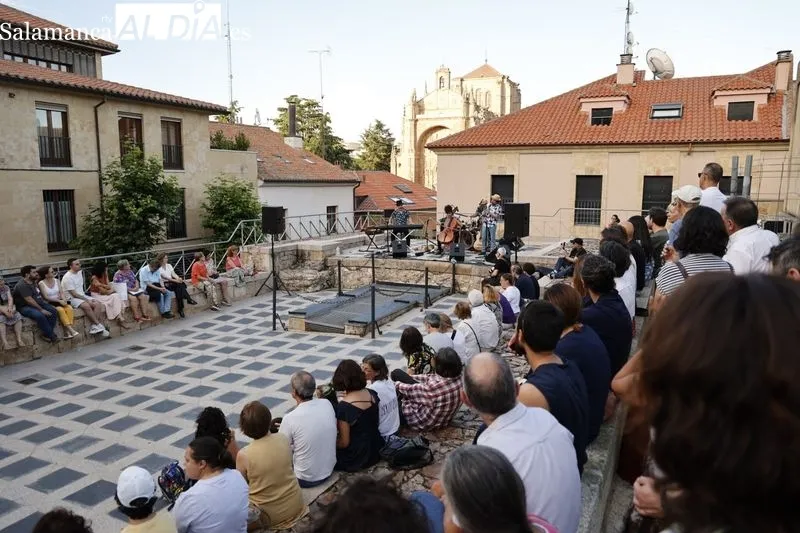 Foto 17 - La m&uacute;sica de Luca Frasca y Marina Sor&iacute;n llega a la Cueva de Salamanca