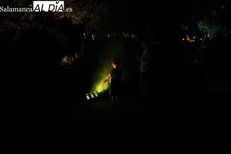 Foto 9 - Largas colas para disfrutar del &uacute;ltimo d&iacute;a del espect&aacute;culo de luz, arte y nuevas tecnolog&iacute;as en el Huerto de Calixto y Melibea