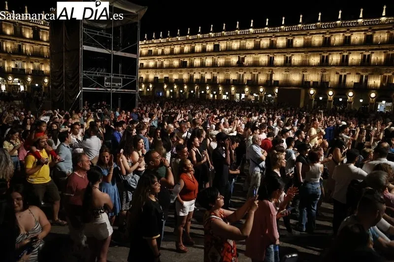 Foto 13 - Lleno en la Plaza Mayor para saltar con la m&uacute;sica electr&oacute;nica de Yves V y Brian Cross